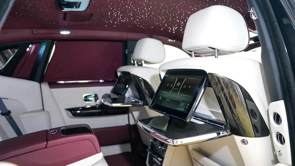 Rolls-Royce Phantom VIII-2-2
