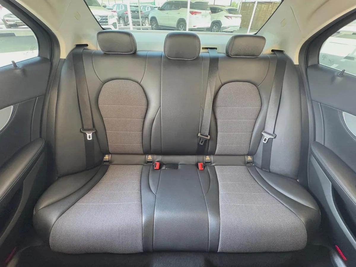 Mercedes-Benz C-Class C250, 2016, Japanese Specs-14-14