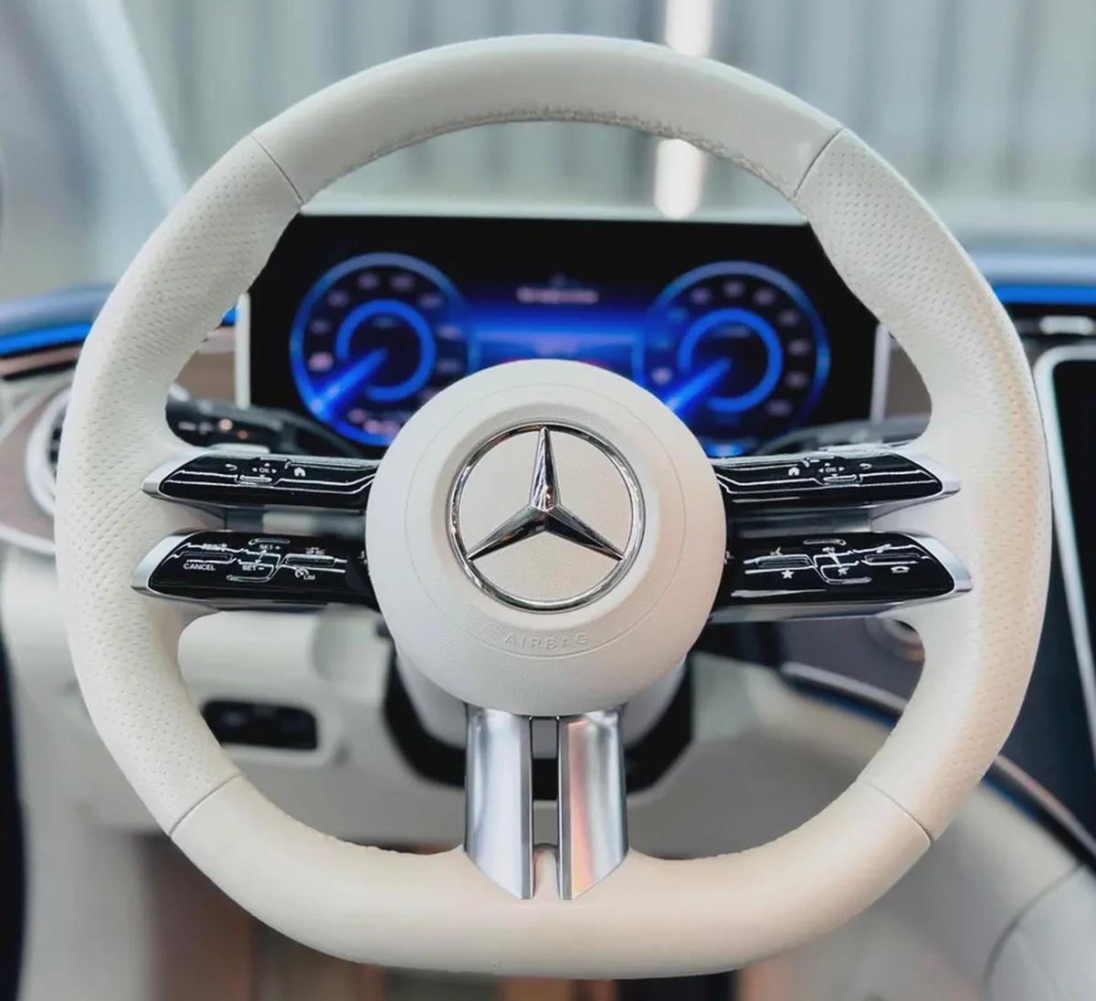 Mercedes-Benz EQE 350 2023 GCC specs for 205,000.00 AED-11-11