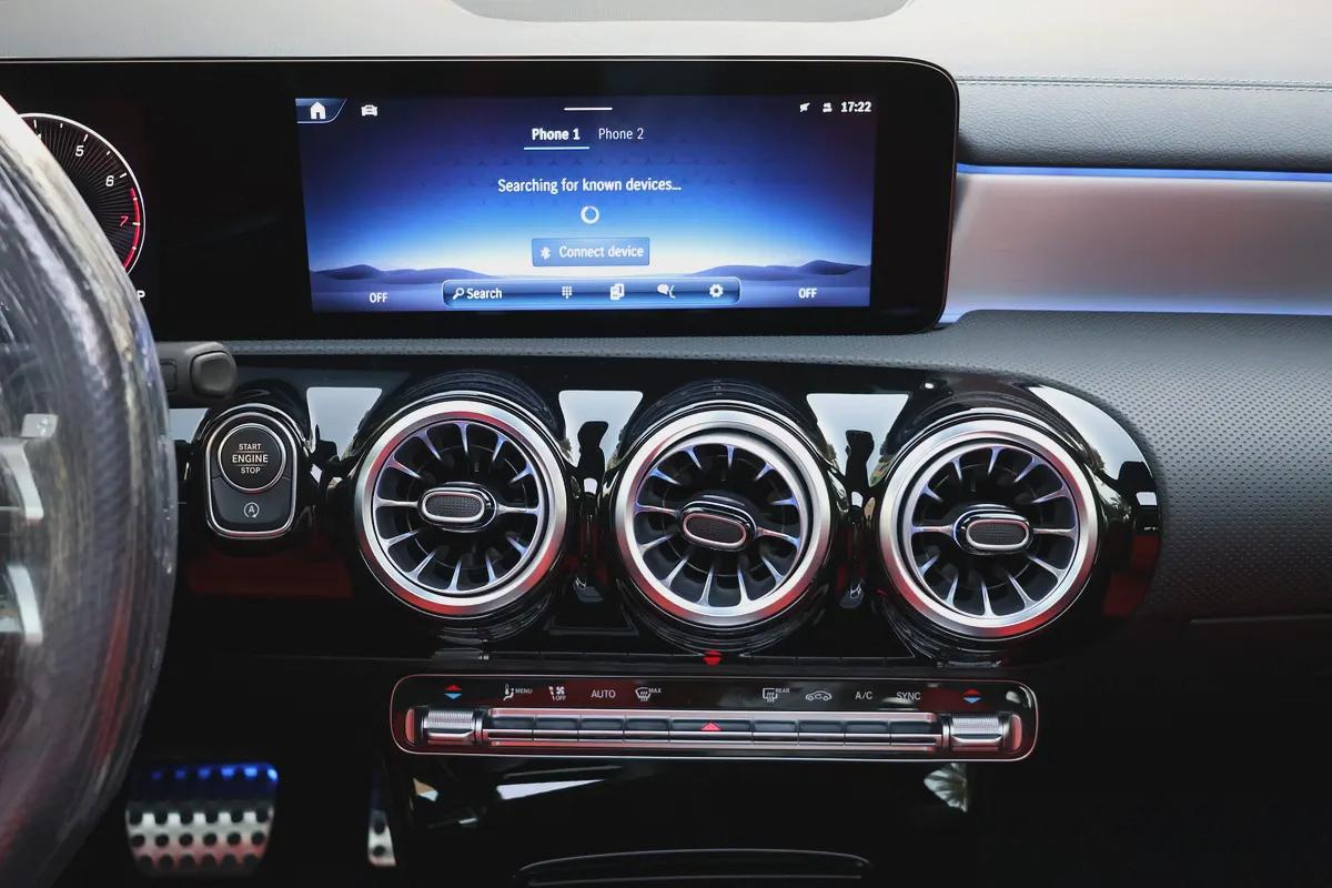 Mercedes-benz CLA250-2025-4Matic-2500KM-Under Warranty AND Service -GCC Specs-12-12