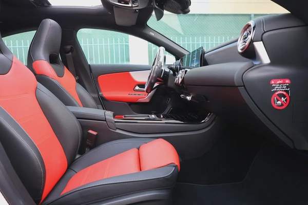 Mercedes-benz CLA250-2025-4Matic-2500KM-Under Warranty AND Service -GCC Specs