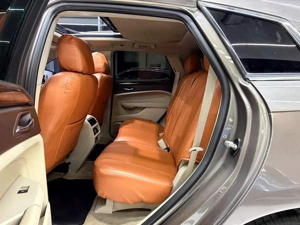 GCC Cadillac SRX Luxury 2011 - Well Maintained