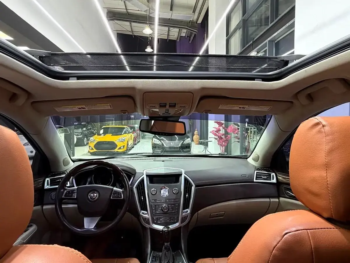 GCC Cadillac SRX Luxury 2011 - Well Maintained-2-2