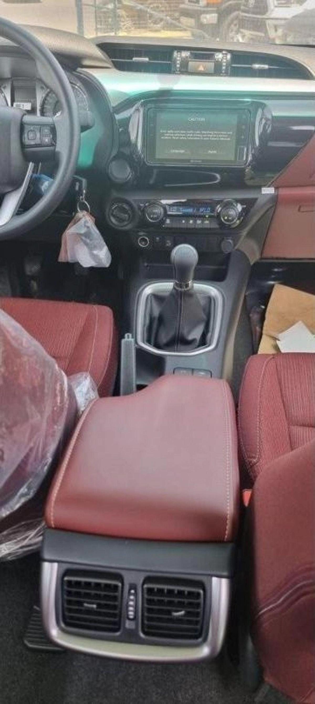 Toyota Hilux 2023 TOYOTA HILUX 2.8 DC DIESEL 4X4 MANUAL GEAR-17-17
