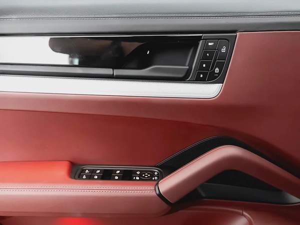 8,062 AED / 60 months | 0% DP | 2024 Porsche Cayenne / Porsche Warranty