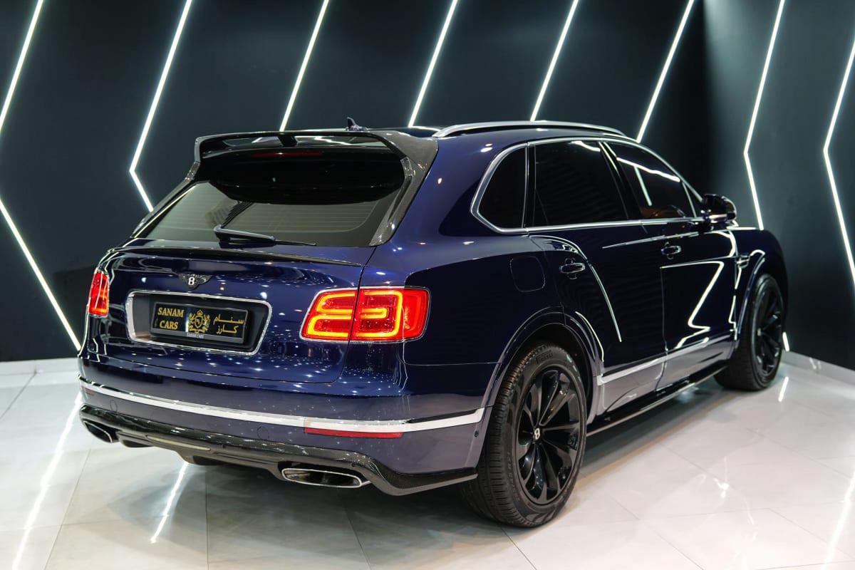 Bentley Bentayga-6-6