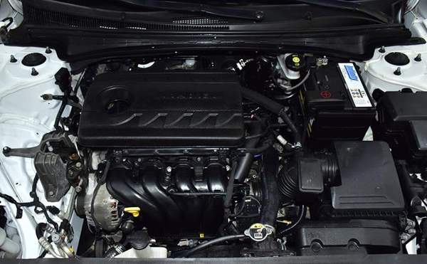 Hyundai Elantra ( 2022 Model ) in White Color GCC Specs