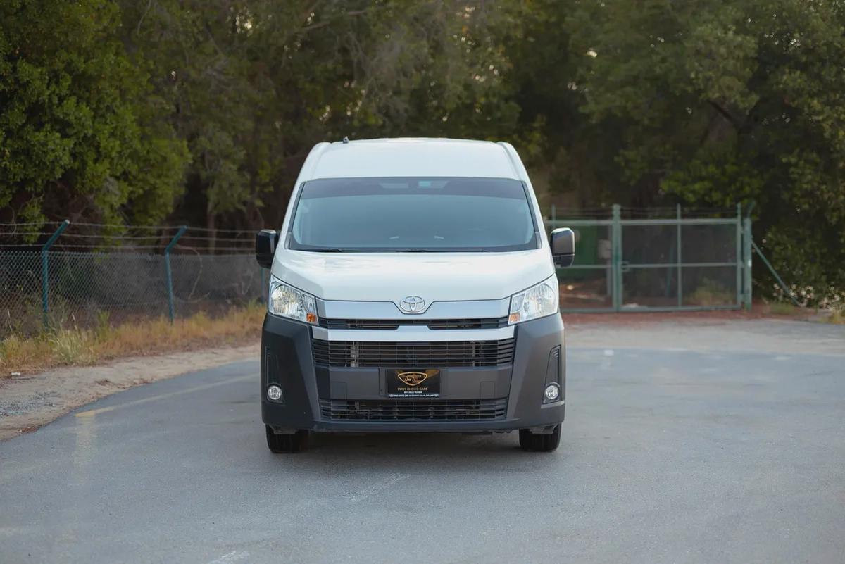 High-Roof 13-Seater Passenger Van | Automatic | GCC Specs | Ref#T28025-4-4
