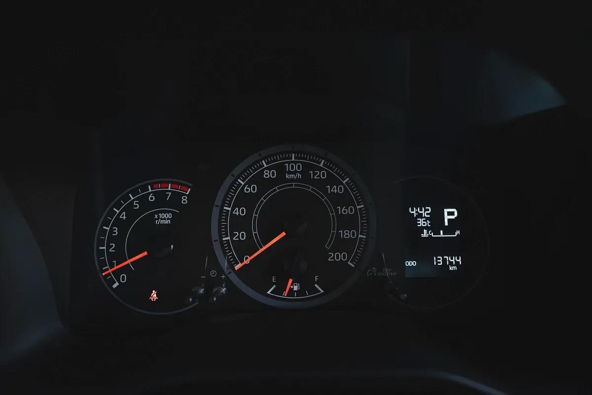 High-Roof 13-Seater Passenger Van | Automatic | GCC Specs | Ref#T28025-13-13