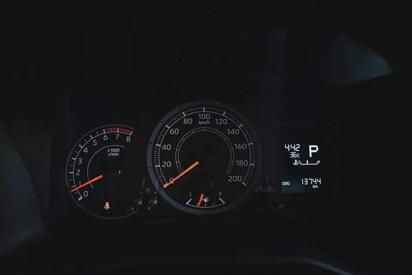 High-Roof 13-Seater Passenger Van | Automatic | GCC Specs | Ref#T28025