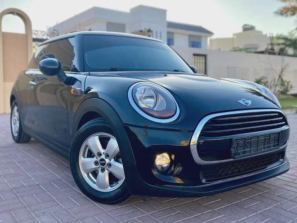 Low mileage 2016 mini cooper 1.5L 3 cylinder || GCC || black edition || panorama || accident free