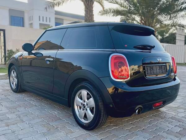 Low mileage 2016 mini cooper 1.5L 3 cylinder || GCC || black edition || panorama || accident free