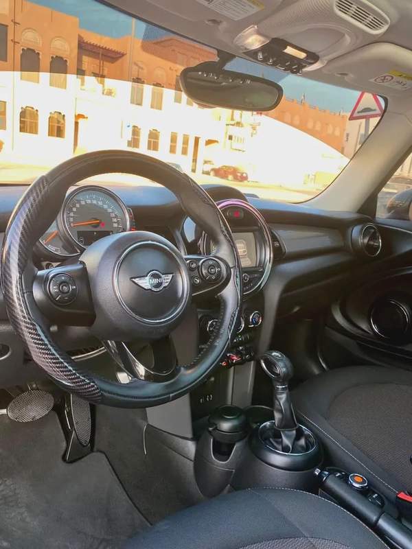 Low mileage 2016 mini cooper 1.5L 3 cylinder || GCC || black edition || panorama || accident free