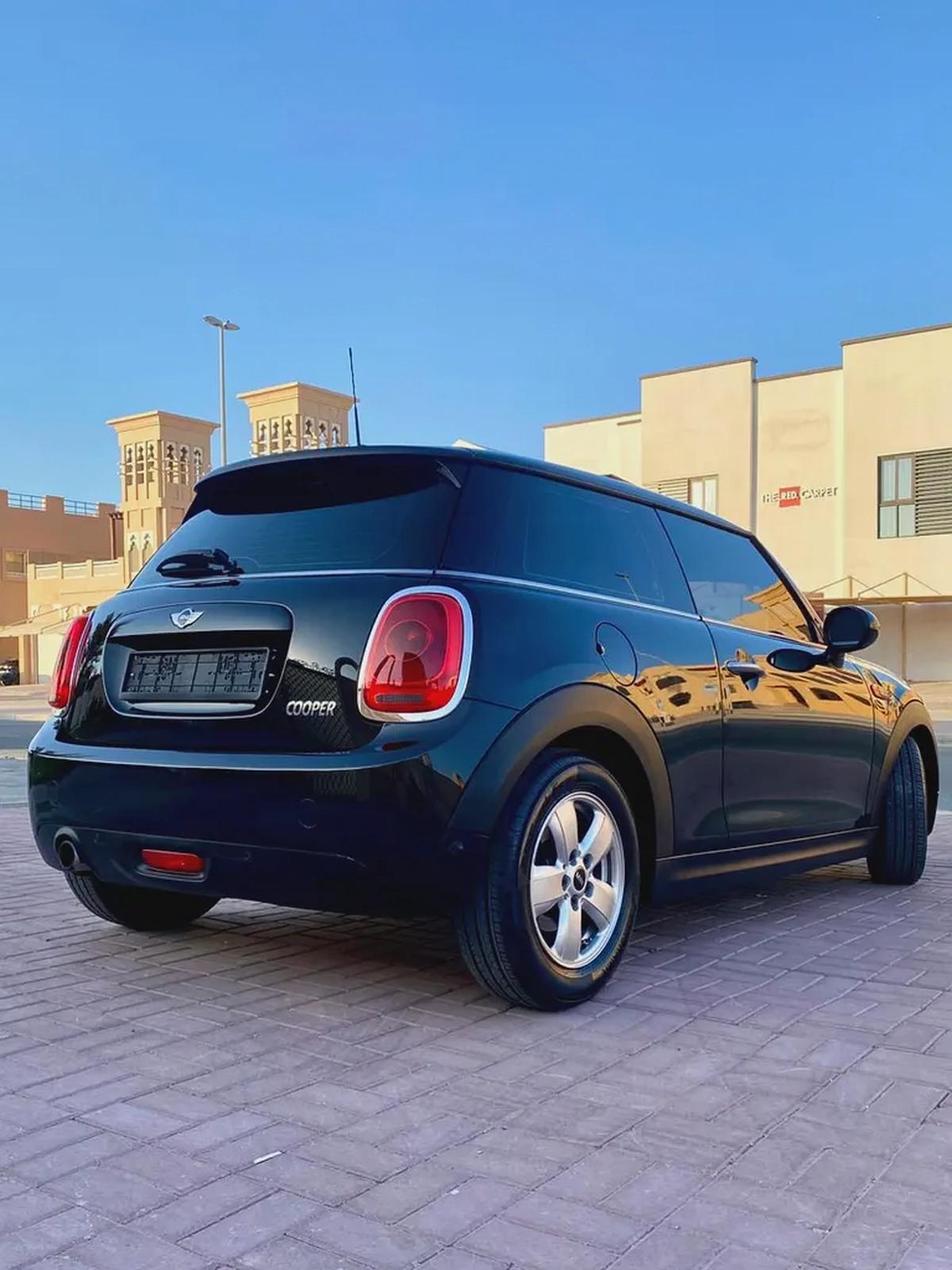 Low mileage 2016 mini cooper 1.5L 3 cylinder || GCC || black edition || panorama || accident free-17-17