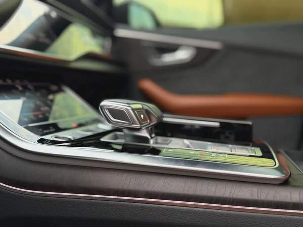 Audi Q8 55 TFSI quattro S line - GCC Specs Full Service History