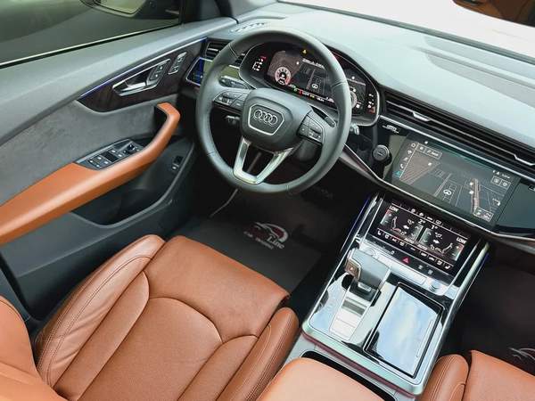Audi Q8 55 TFSI quattro S line - GCC Specs Full Service History