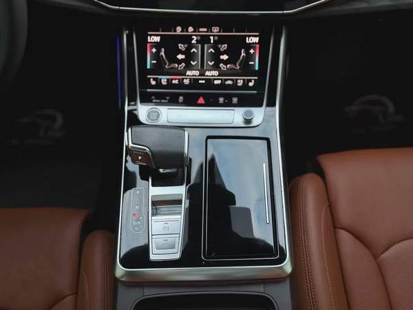 Audi Q8 55 TFSI quattro S line - GCC Specs Full Service History