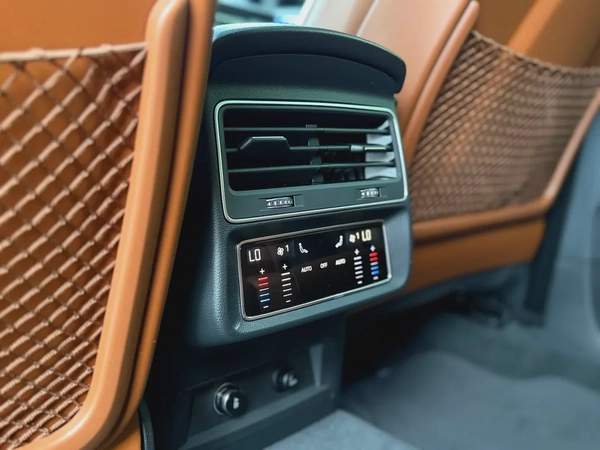 Audi Q8 55 TFSI quattro S line - GCC Specs Full Service History