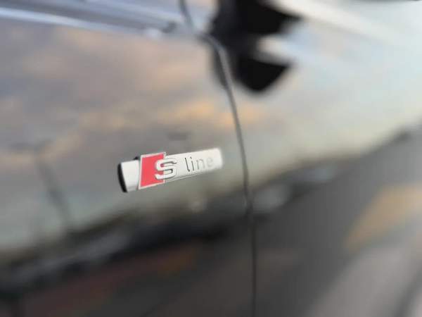 Audi Q8 55 TFSI quattro S line - GCC Specs Full Service History