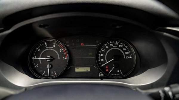 Toyota Hilux HILUX 2.4L MT P.WINDO DIESEL 2026