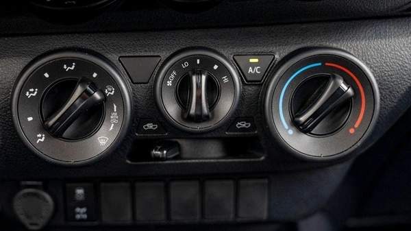 Toyota Hilux HILUX 2.4L MT P.WINDO DIESEL 2026