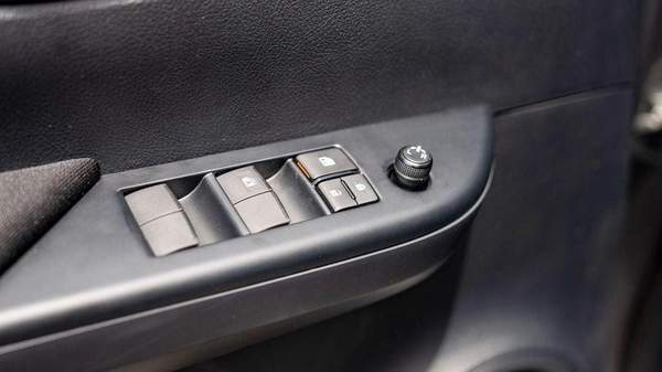 Toyota Hilux HILUX 2.4L MT P.WINDO DIESEL 2026