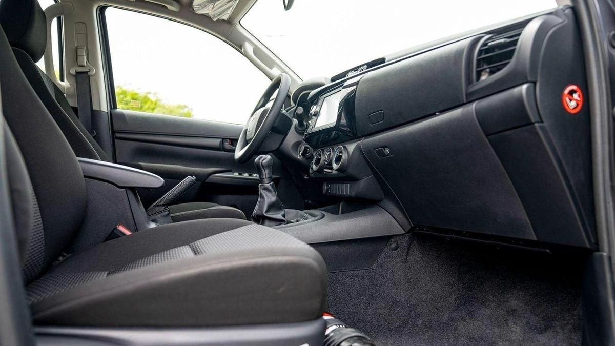 Toyota Hilux HILUX 2.4L MT P.WINDO DIESEL 2026-22-22