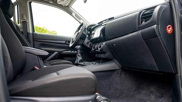 Toyota Hilux HILUX 2.4L MT P.WINDO DIESEL 2026
