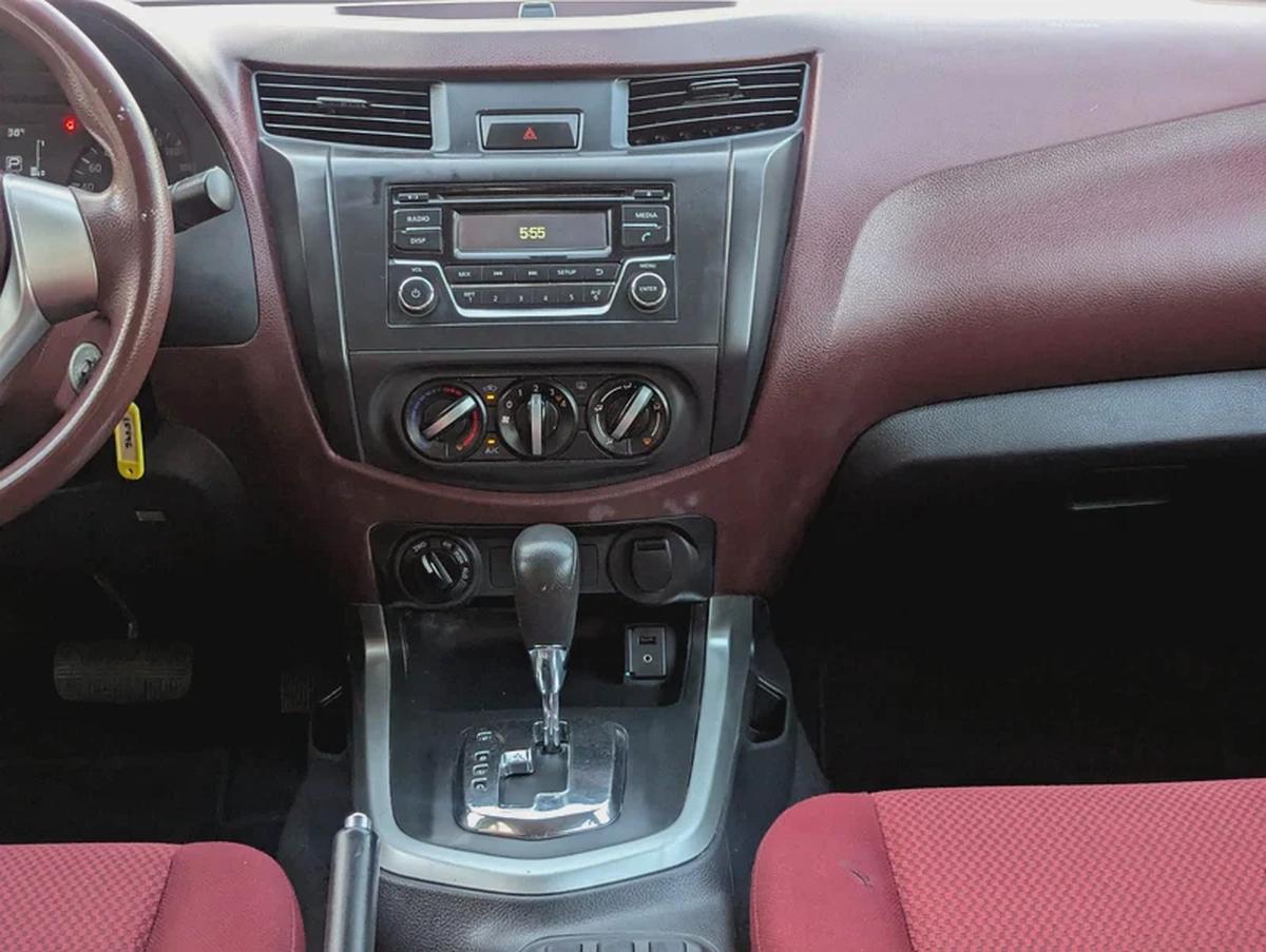 NISSAN NAVARA 2022 GCC 4X4 V4 2.5L AUTOMATIC LOW MILEAGE IN EXCELLENT CONDITION-5-5