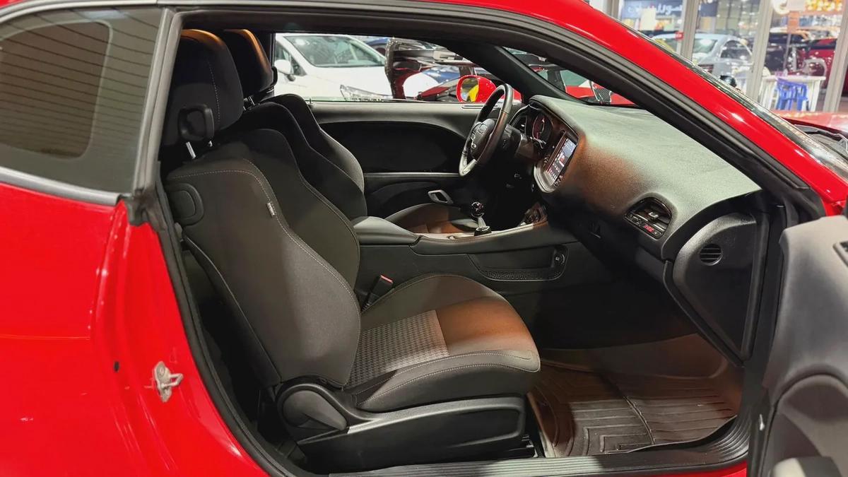 DODGE CHALLENGER 6.4L,SRT SCAT PACK, MANUAL GEAR,, EXCELLENT CONDITION-5-5
