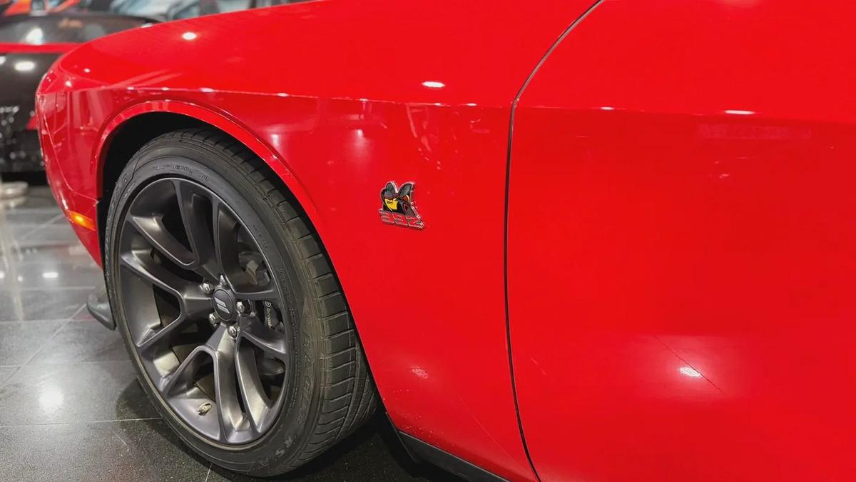DODGE CHALLENGER 6.4L,SRT SCAT PACK, MANUAL GEAR,, EXCELLENT CONDITION-7-7