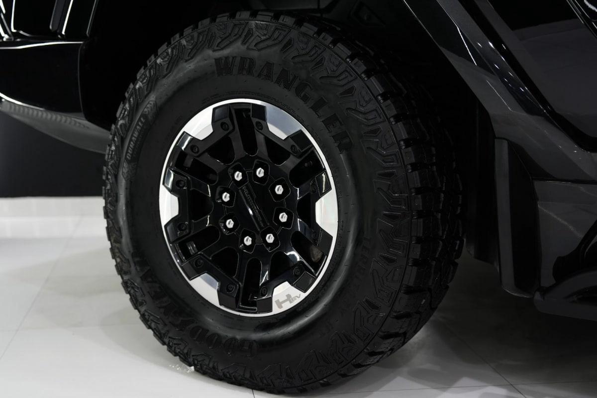 GMC Hummer EV Pickup-10-10