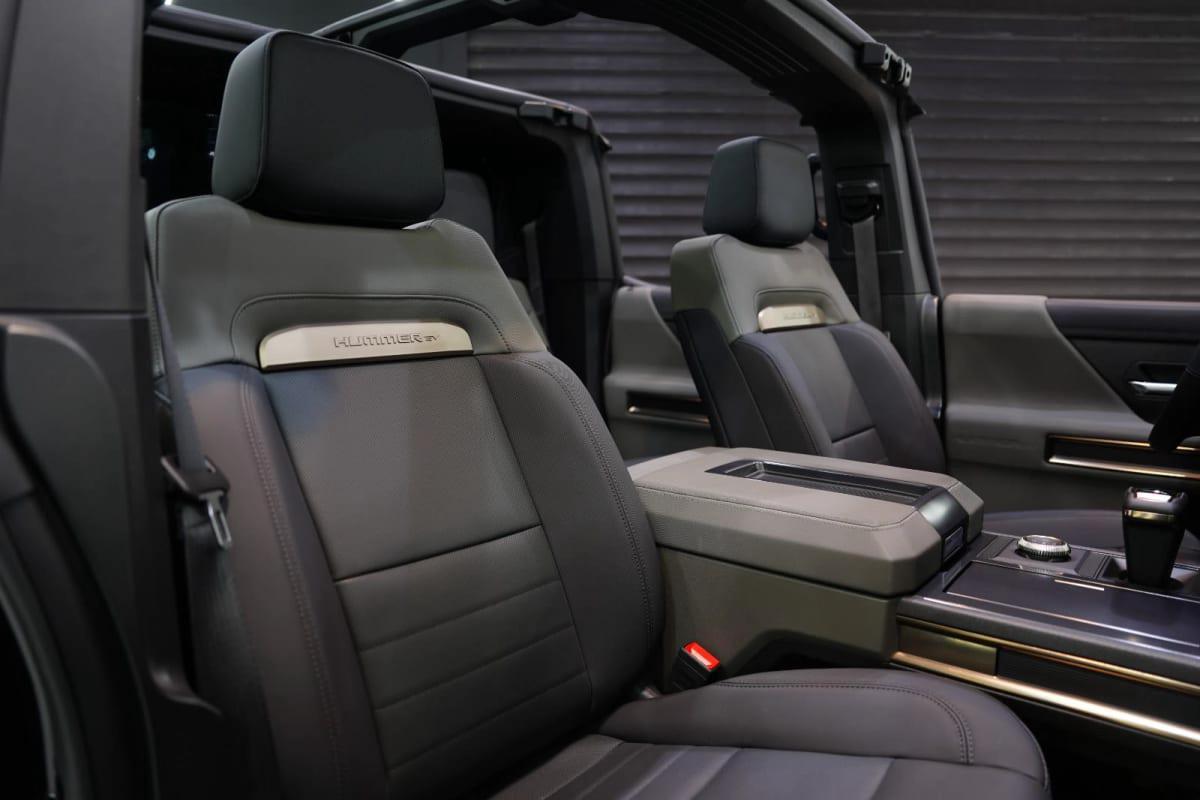 GMC Hummer EV Pickup-6-6