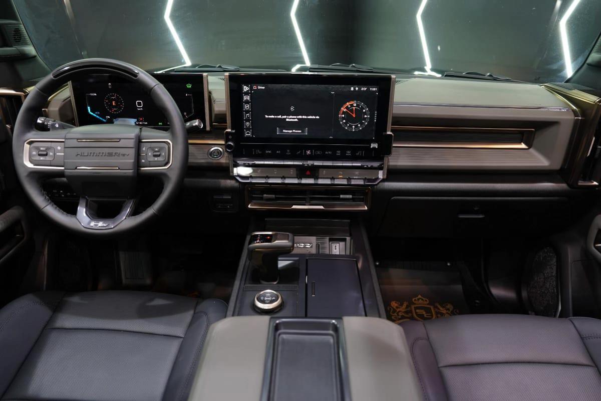 GMC Hummer EV Pickup-8-8