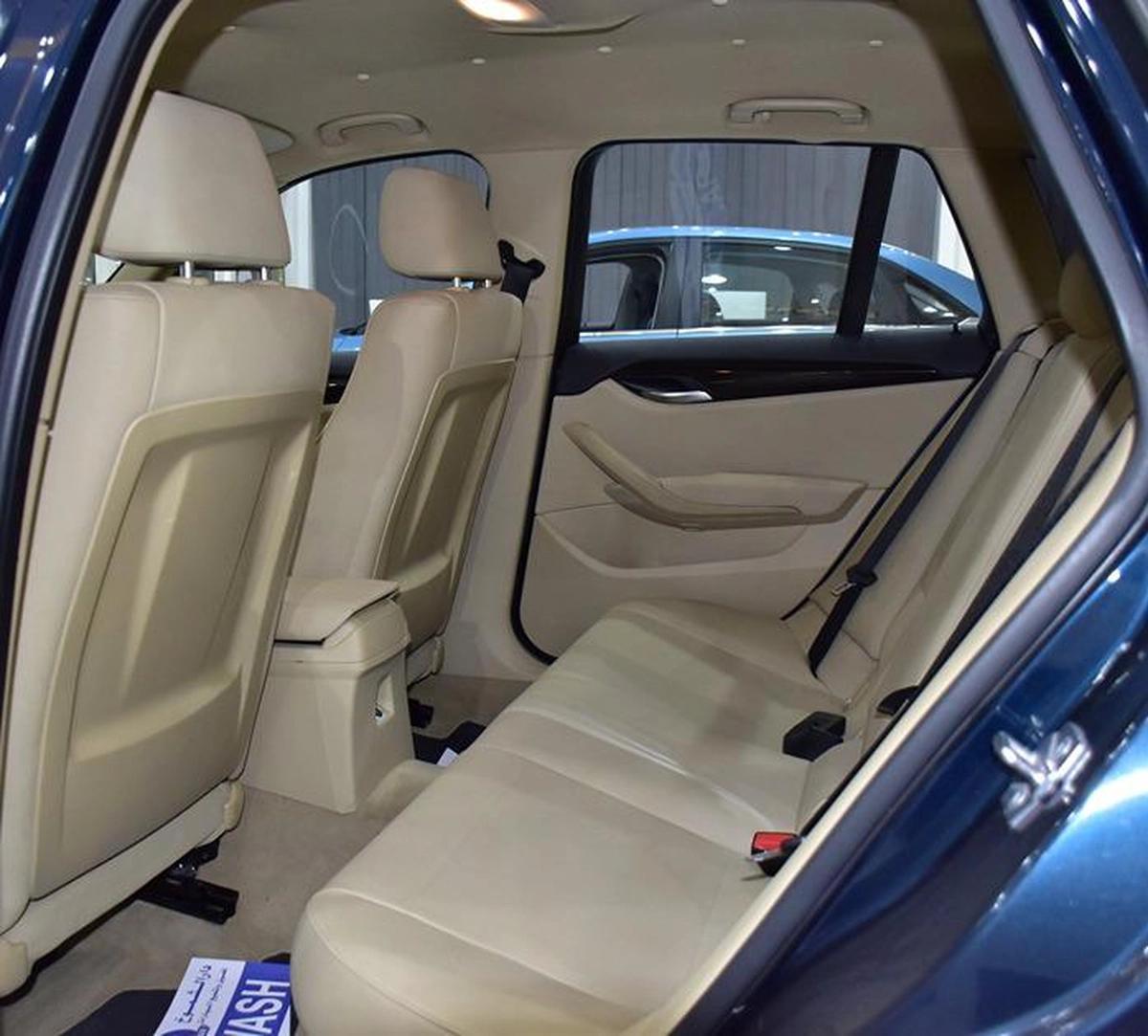 BMW X1 sDrive18i ( 2015 Model ) in Blue Color! GCC Specs-9-9
