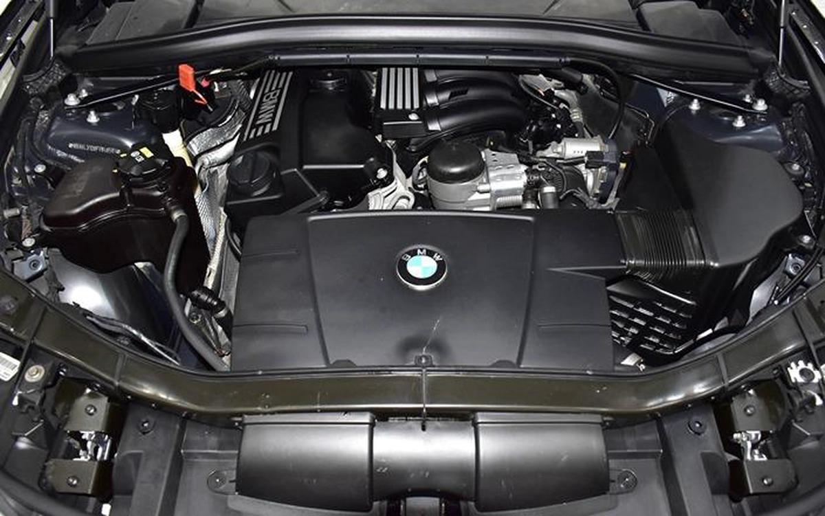 BMW X1 sDrive18i ( 2015 Model ) in Blue Color! GCC Specs-2-2