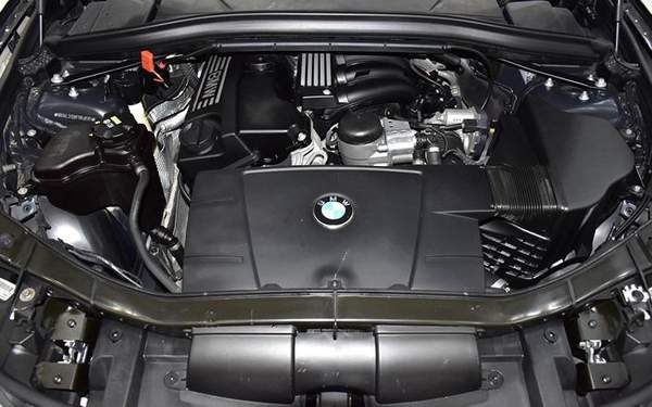 BMW X1 sDrive18i ( 2015 Model ) in Blue Color! GCC Specs
