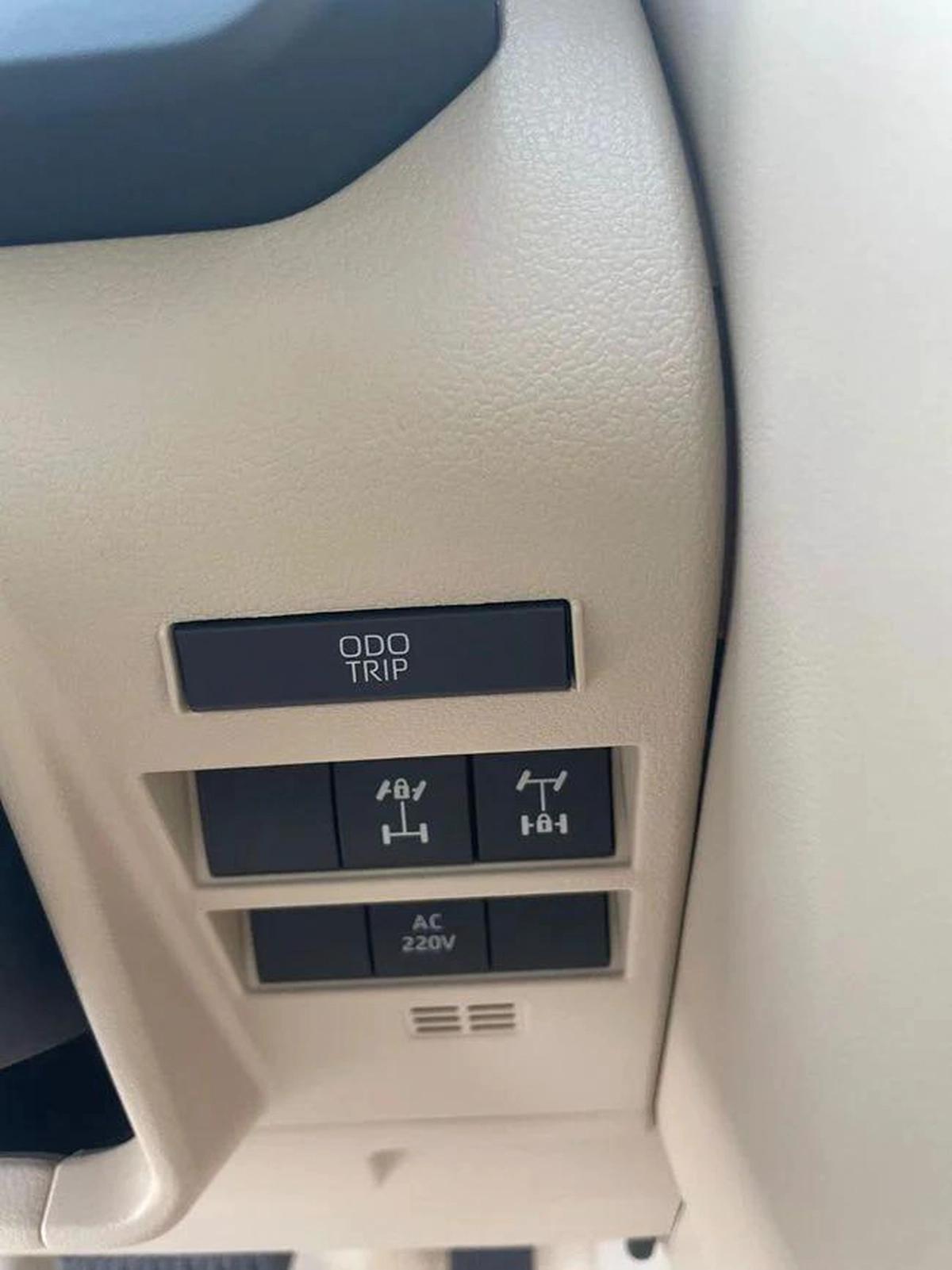 Toyota Land Cruiser VXR HYBRID 2026 MODEL-6-6