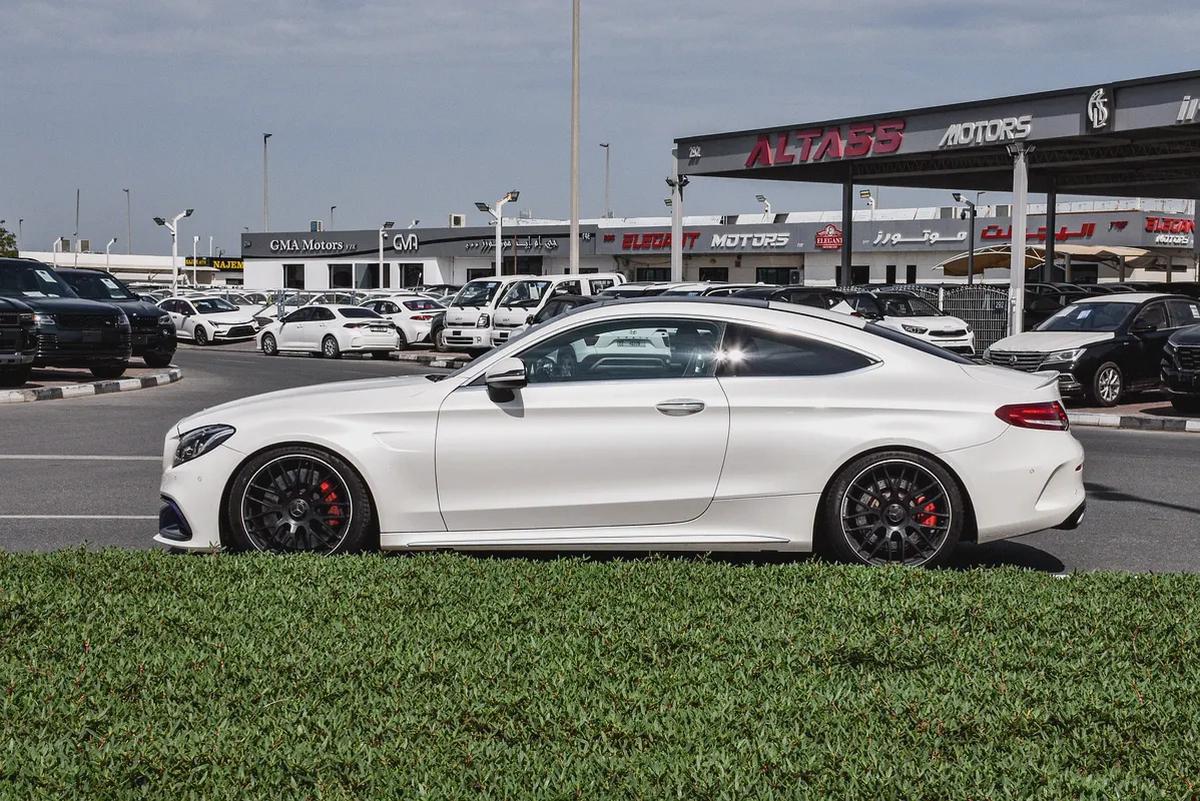 2017- BENZ C63s AMG COUPE - SUPER CLEAN - LIKE NEW - ONLY 86,000 KM-3-3