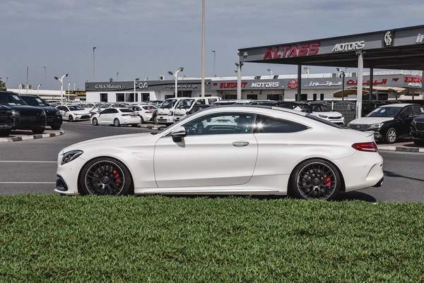 2017- BENZ C63s AMG COUPE - SUPER CLEAN - LIKE NEW - ONLY 86,000 KM
