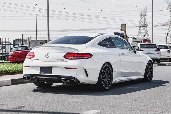 2017- BENZ C63s AMG COUPE - SUPER CLEAN - LIKE NEW - ONLY 86,000 KM