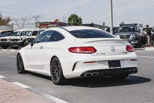 2017- BENZ C63s AMG COUPE - SUPER CLEAN - LIKE NEW - ONLY 86,000 KM