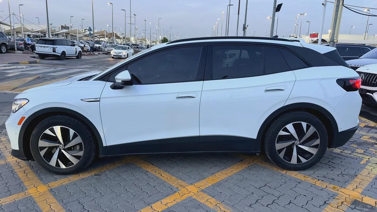 2023 Volkswagen ID.4 Pro - American Specs - Excellent Condition-4-4