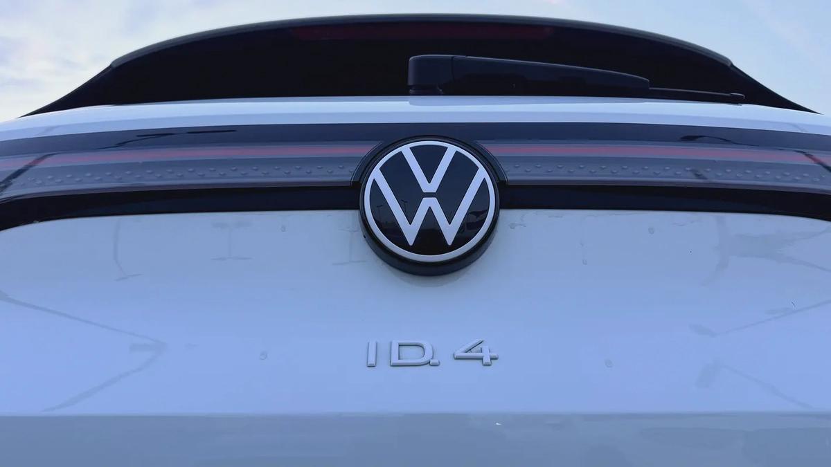 2023 Volkswagen ID.4 Pro - American Specs - Excellent Condition-5-5