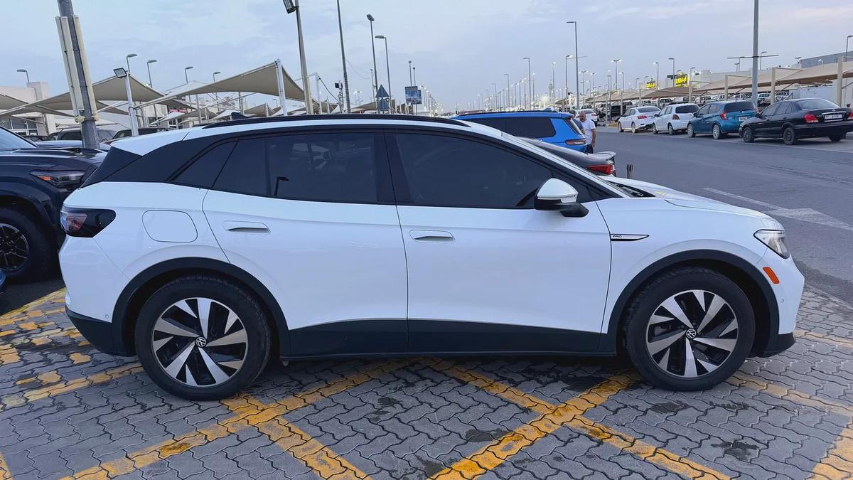 2023 Volkswagen ID.4 Pro - American Specs - Excellent Condition-6-6