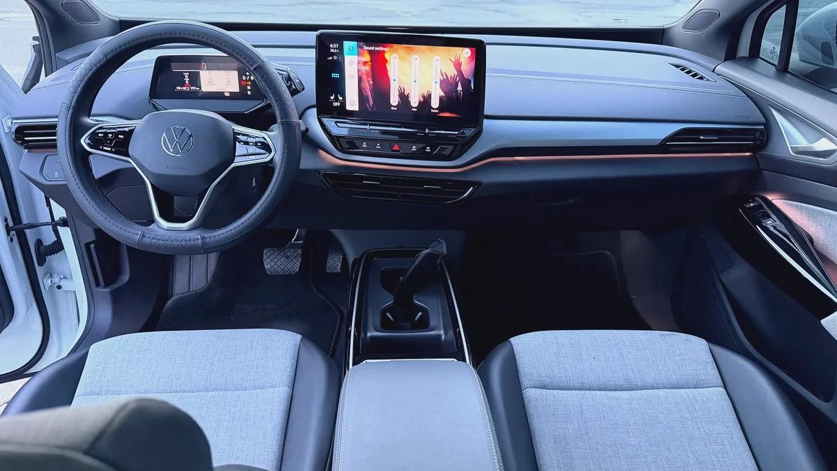 2023 Volkswagen ID.4 Pro - American Specs - Excellent Condition-7-7