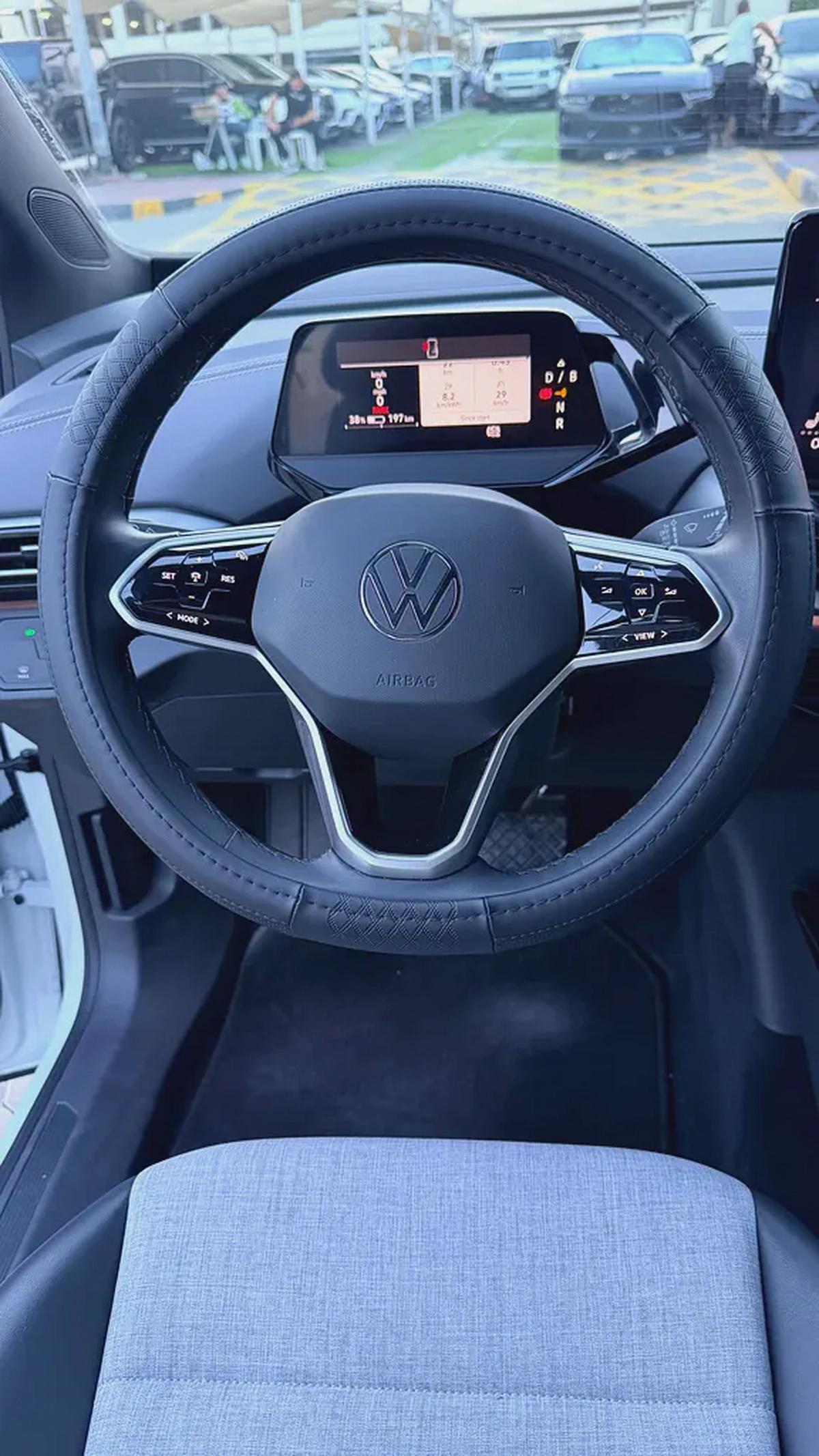 2023 Volkswagen ID.4 Pro - American Specs - Excellent Condition-9-9