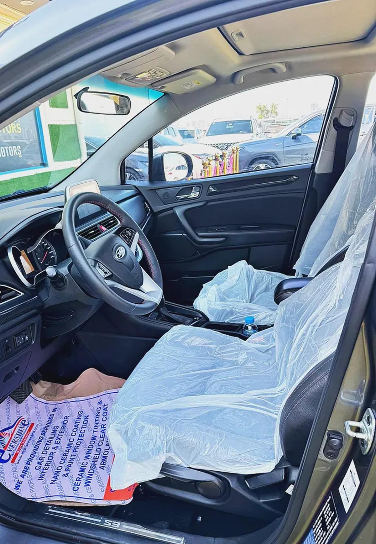 2023 JAC JS3 Flagship - GCC Specs - Like New!-8-8