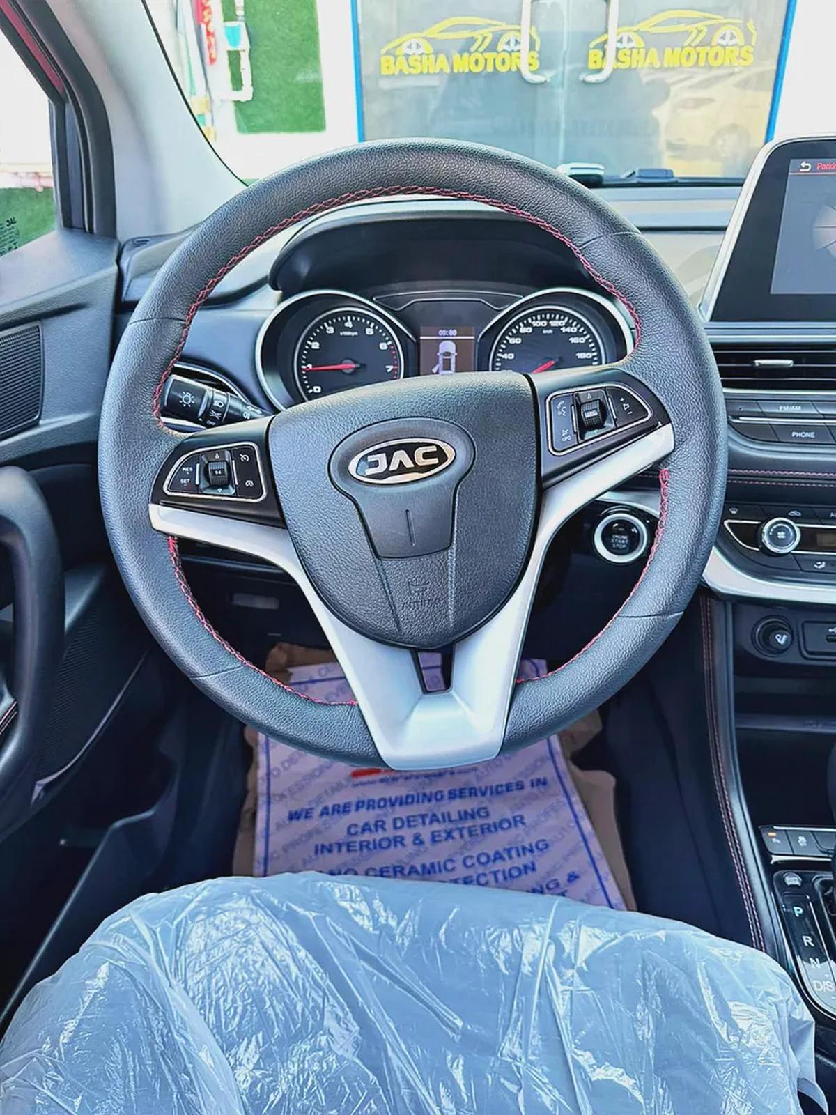 2023 JAC JS3 Flagship - GCC Specs - Like New!-9-9