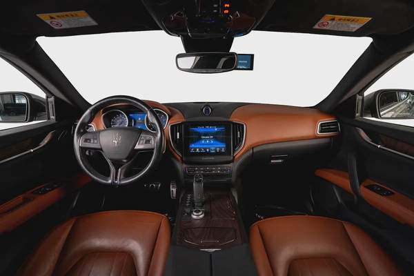 Maserati Ghibli SQ4-Special Color-2-Exclusive Leather Inerior-Active Sports Exhaust System